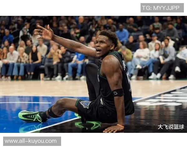 爱德华兹表现平平半场投篮命中率不佳仅得9分1板3助