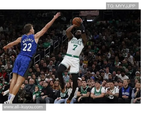 杰伦布朗称赞球队篮板保护表现出色为胜利奠定基础