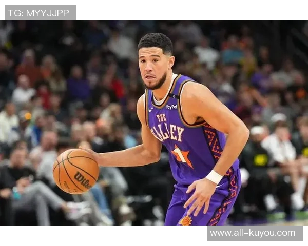 奥特布克在比赛中展现卓越掌控力面对包夹与强对抗依然做出明智决策