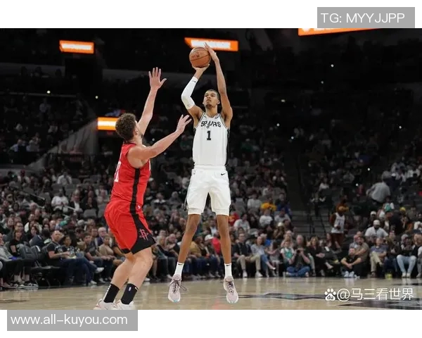 失去亚当斯后球队如何保持强大二次进攻能力斯通分享前板率依旧领先的秘诀